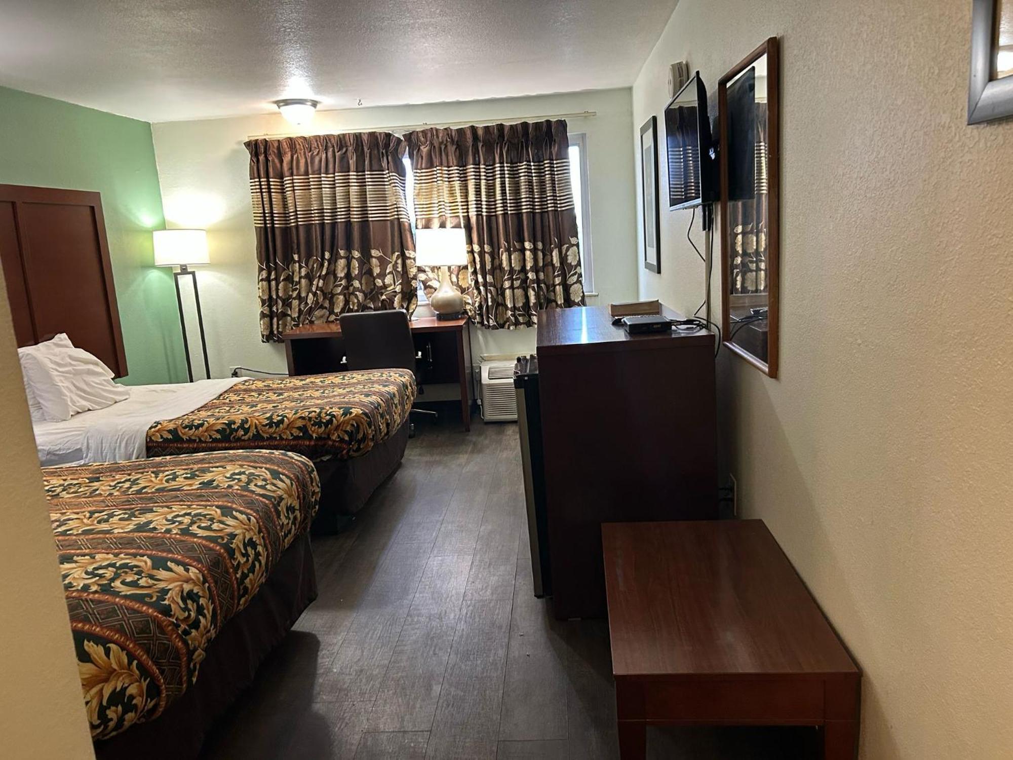 Hillcrest Motel By Oyo Aurora Near Lawrenceburg Exterior photo
