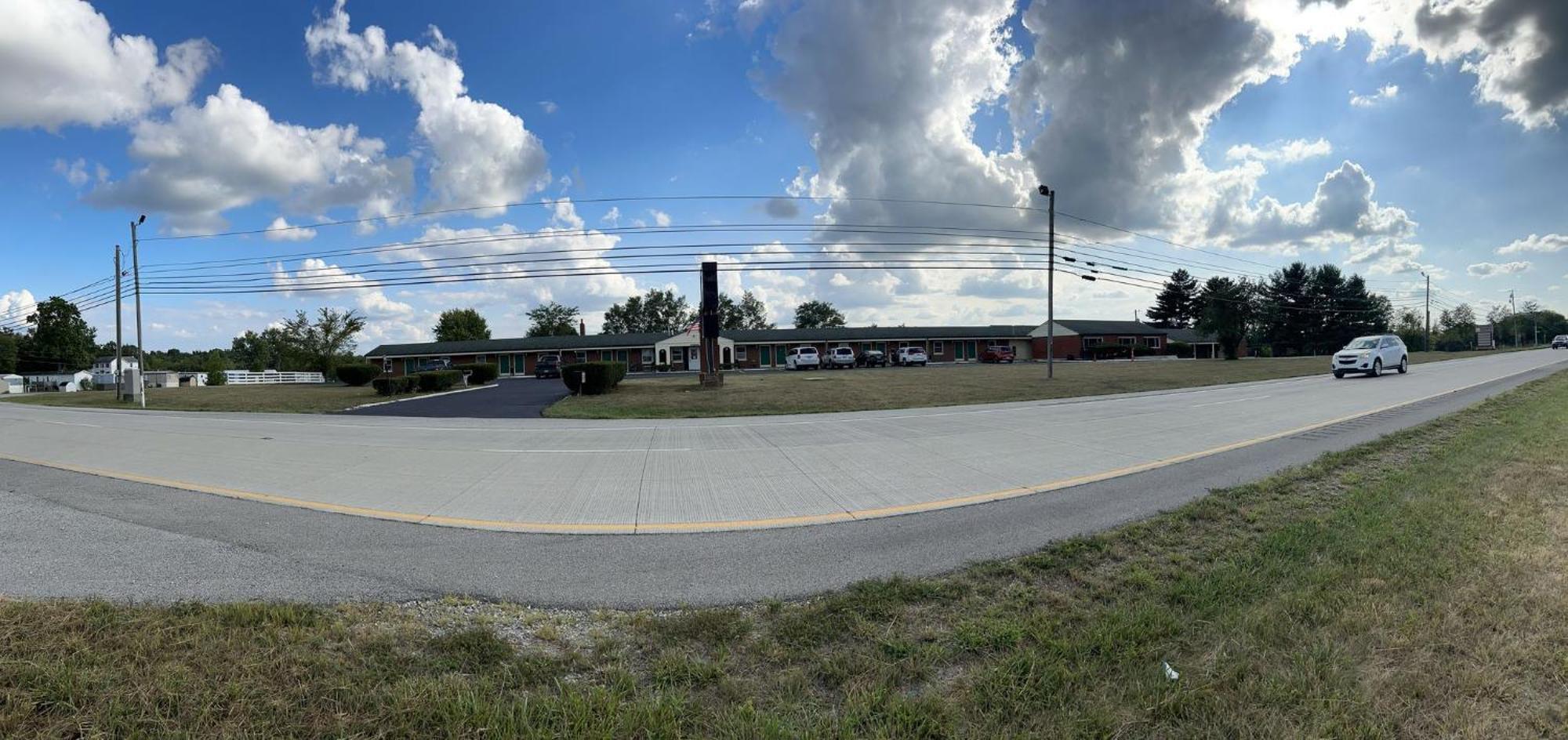 Hillcrest Motel By Oyo Aurora Near Lawrenceburg Exterior photo