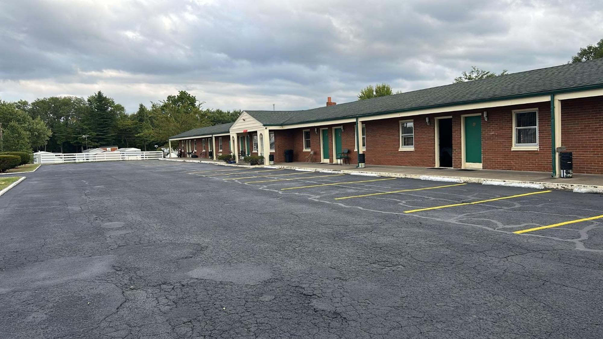 Hillcrest Motel By Oyo Aurora Near Lawrenceburg Exterior photo