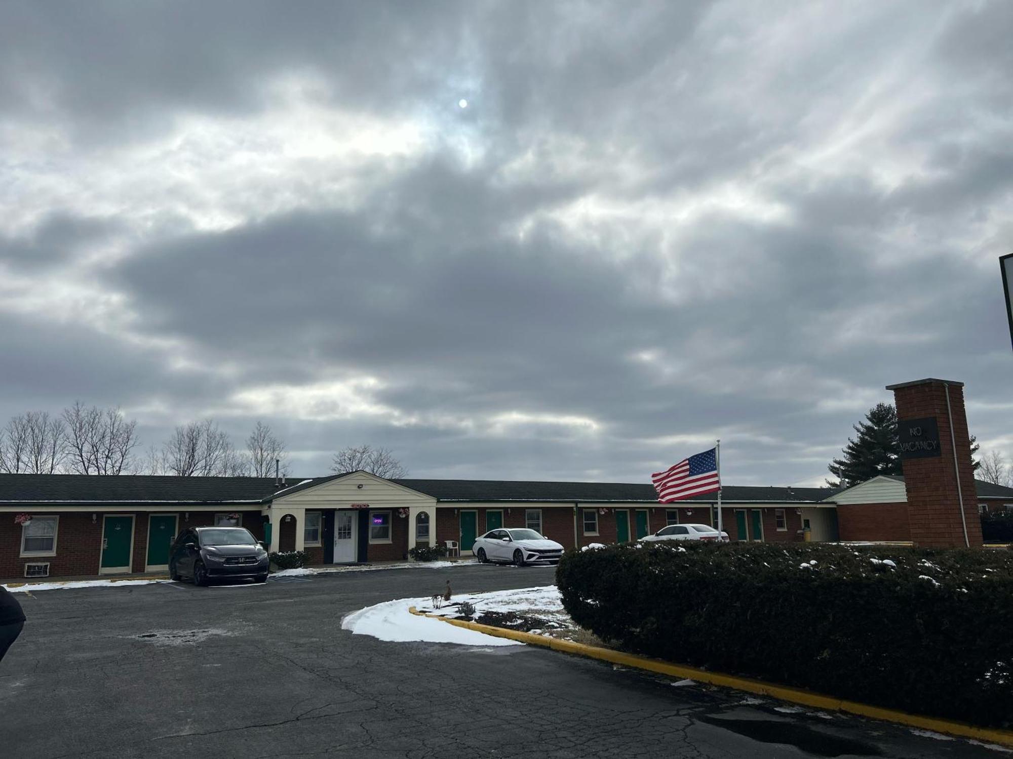 Hillcrest Motel By Oyo Aurora Near Lawrenceburg Exterior photo