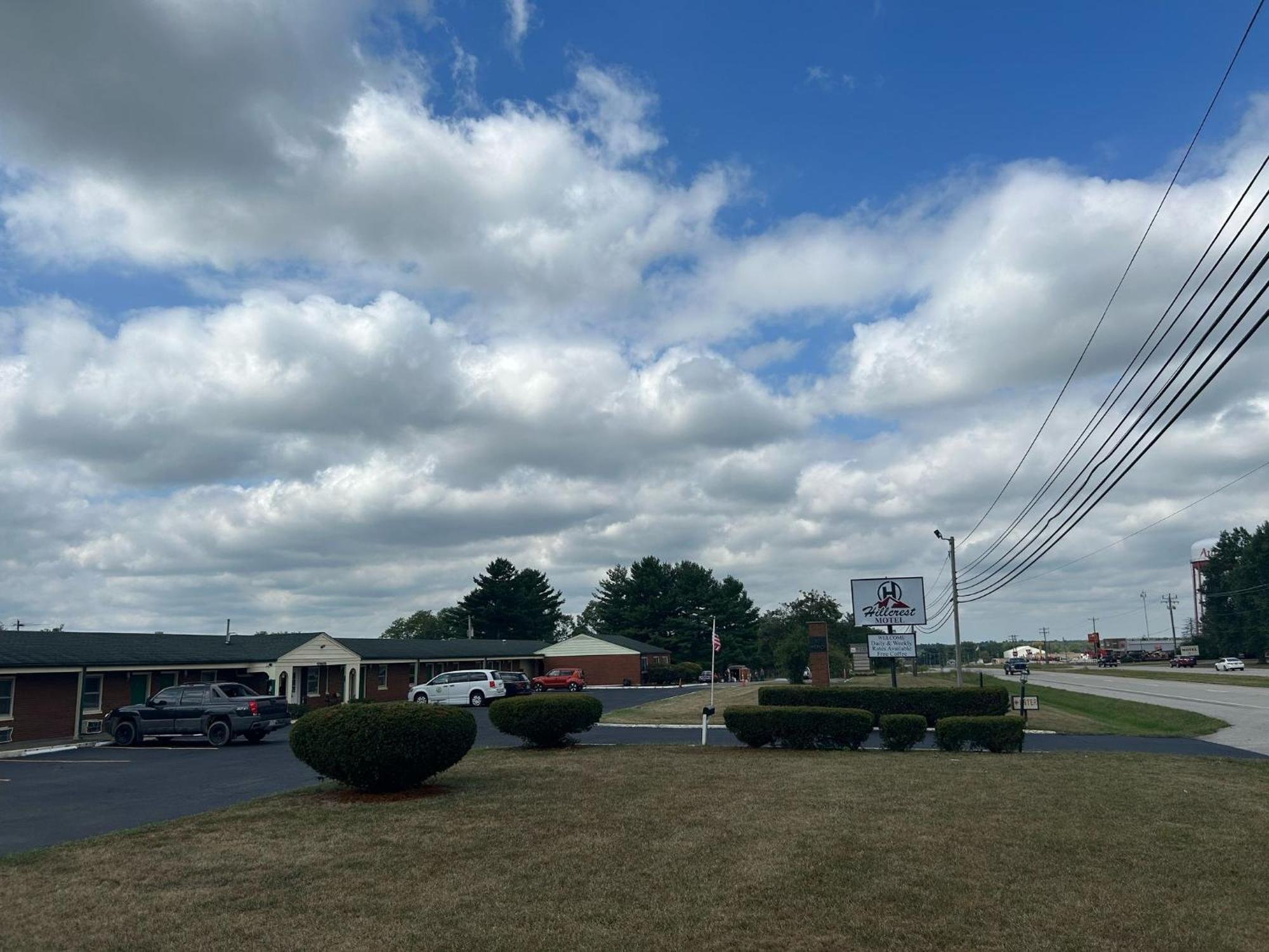 Hillcrest Motel By Oyo Aurora Near Lawrenceburg Exterior photo